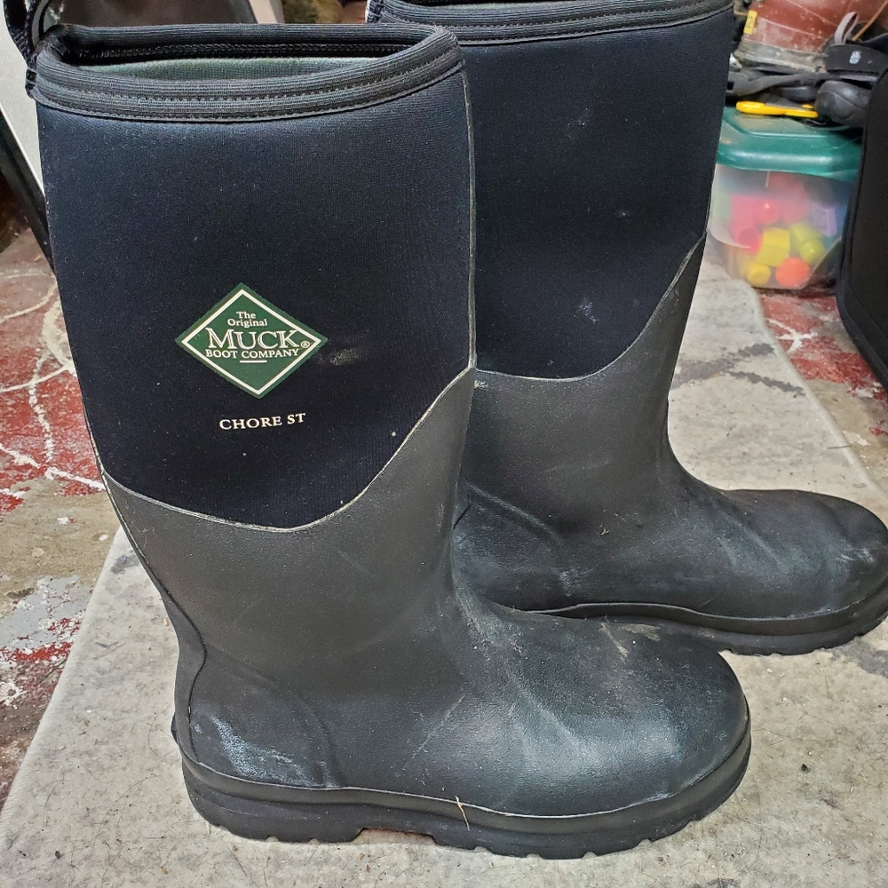 Muck high top boot